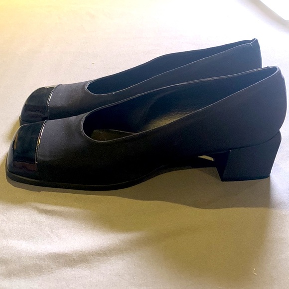 AMIANA size 9 1/2 heels in black. 2 inch heel height - Picture 2 of 3